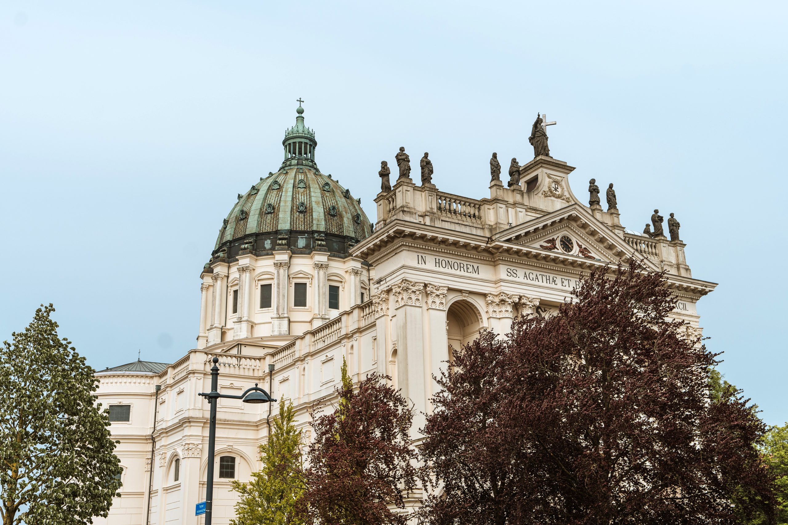 De 9 Wonderen van Oudenbosch wandelroute Voor online en drukwerk mag het beeld gebruikt worden door VisitBrabant (en projecten van). Bij voorkeur Björn Snelders vermelden, indien mogelijk. Op social is naamsvermelding gewenst, maar niet verplicht. Het is niet toegestaand de foto's te bewerken. Samenwerkingspartners mogen foto's ook gebruiken indien vermelding naam zoals beschreven bij Copyright. Verder in overleg met Björn mogelijkheden bespreken. Voor meer info: Kiki / Jeroen.